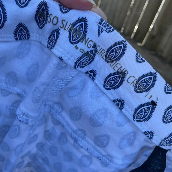 NWOT CHICOS SO SLIMMING PAISLEY GIRLFRIEND CROP PANTS - Picture 7 of 7